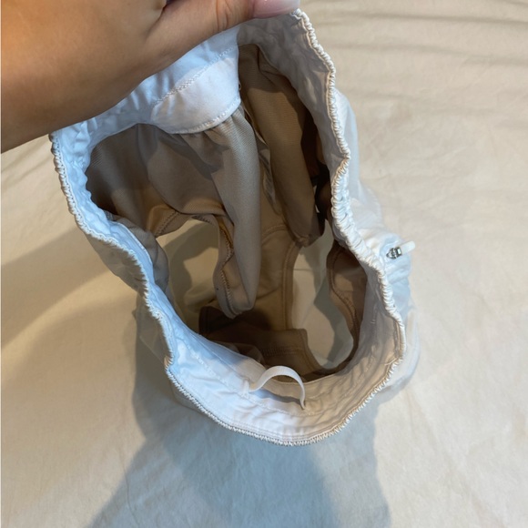 Tracker White Lululemon Shorts 4” length - Picture 5 of 5